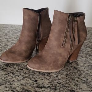Vally Bootie Journee Collection DSW Bootie 8.5